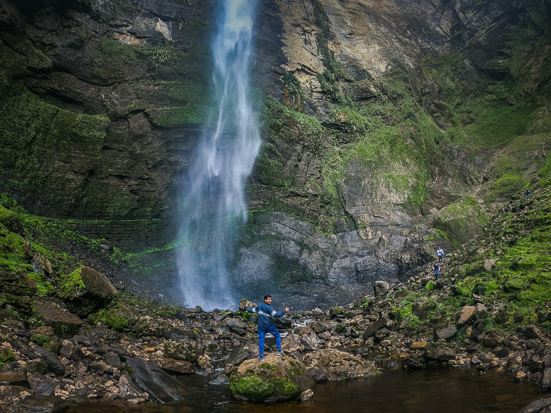 Picture with the waterfall from the stream