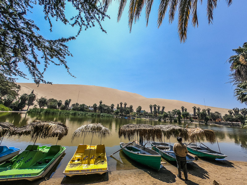 Boats rentals by the shore