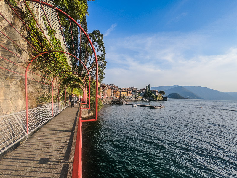 Hillside path between the pier and the town