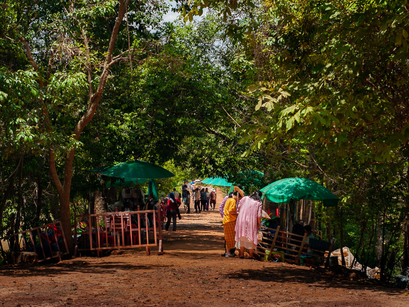 Drop off point at the start of the walkway to the temple