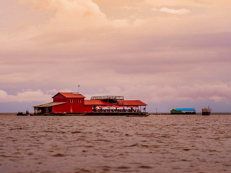 Floating restaurant in the middle of the lake