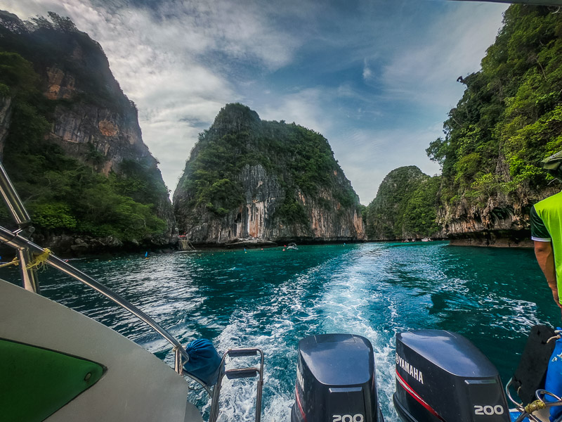 Sailing through the bay