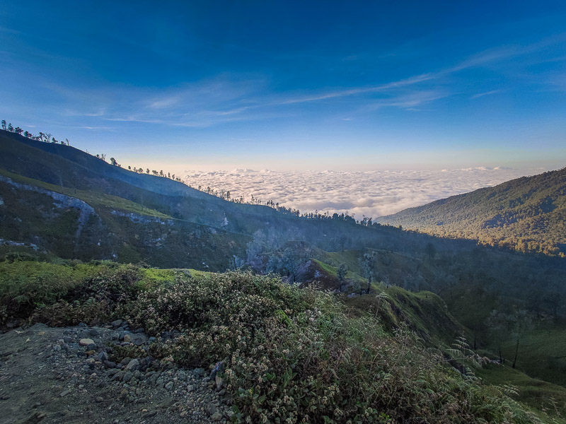 View of the landscape with a seabed of clouds