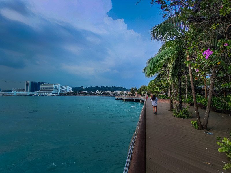 Crossing the boardwalk to Vivo City