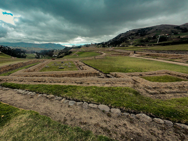 Ruins of the stones that were used to grind grains to make chicha