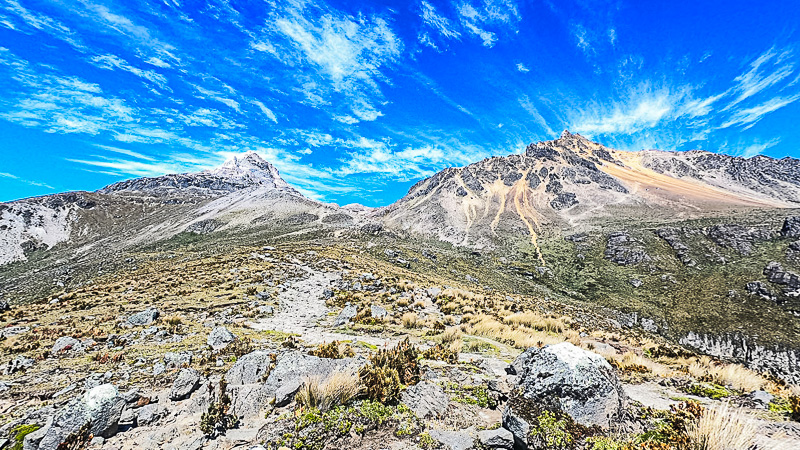 Lee más sobre el artículo Los Illinizas – Hiking in Volcano Avenue