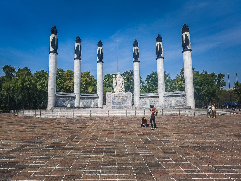 Monument at the entrance to the park dedicated to the fallen heroes that defended the homeland