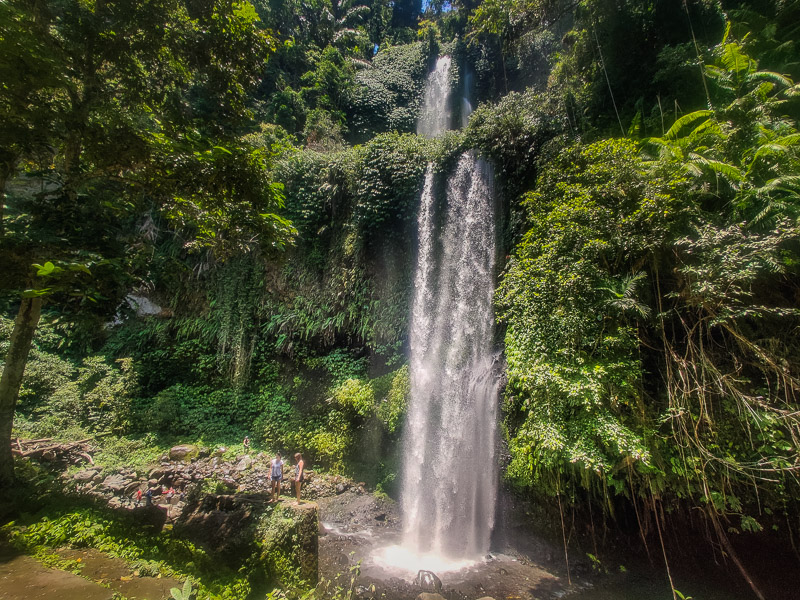 Viewpoint of the tall waterfall