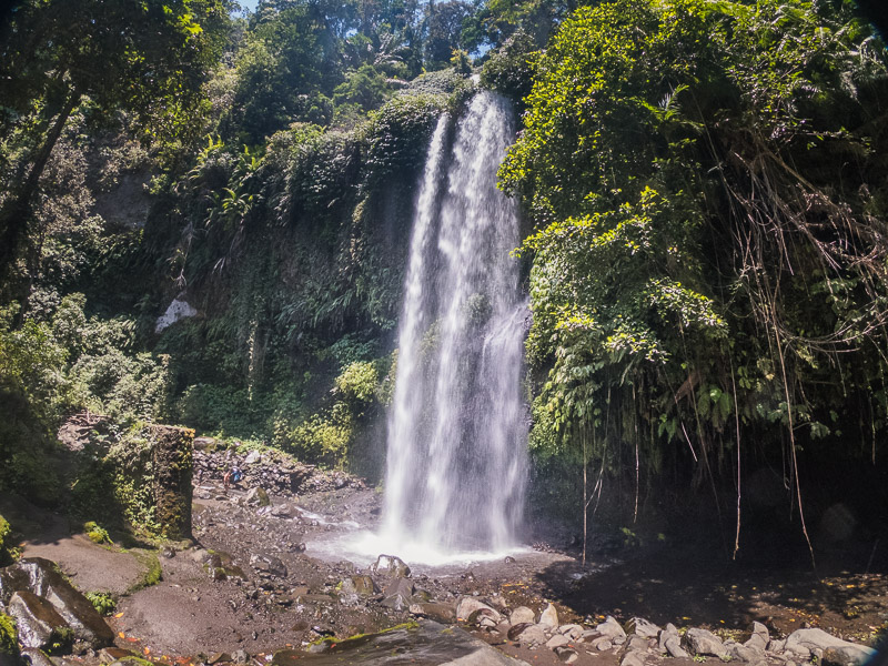 Viewpoint of the tall waterfall