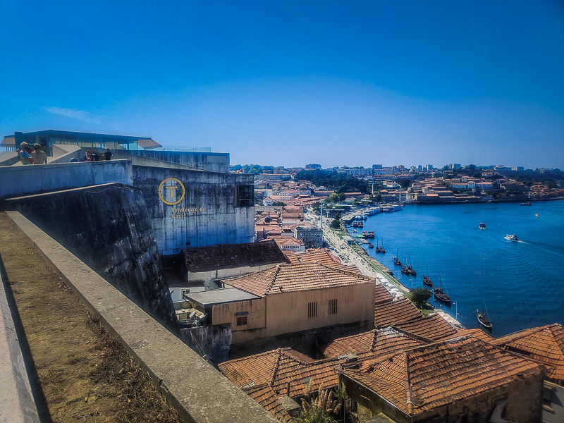 The cable car station next to Ponte Luís I