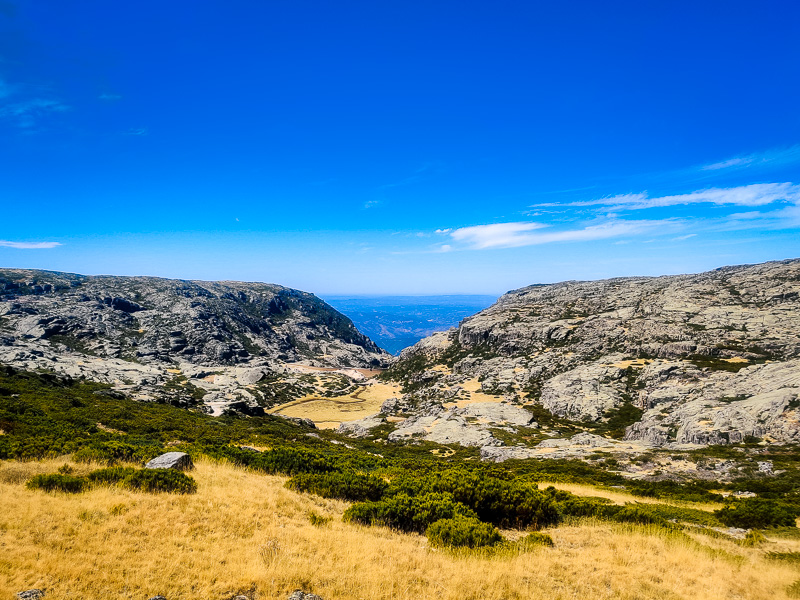 View of a valley on the way to Lagoa Comprida