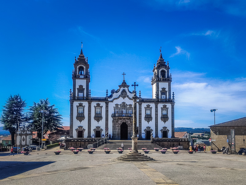 The newer Igreja da Misericordia opposite the cathedral