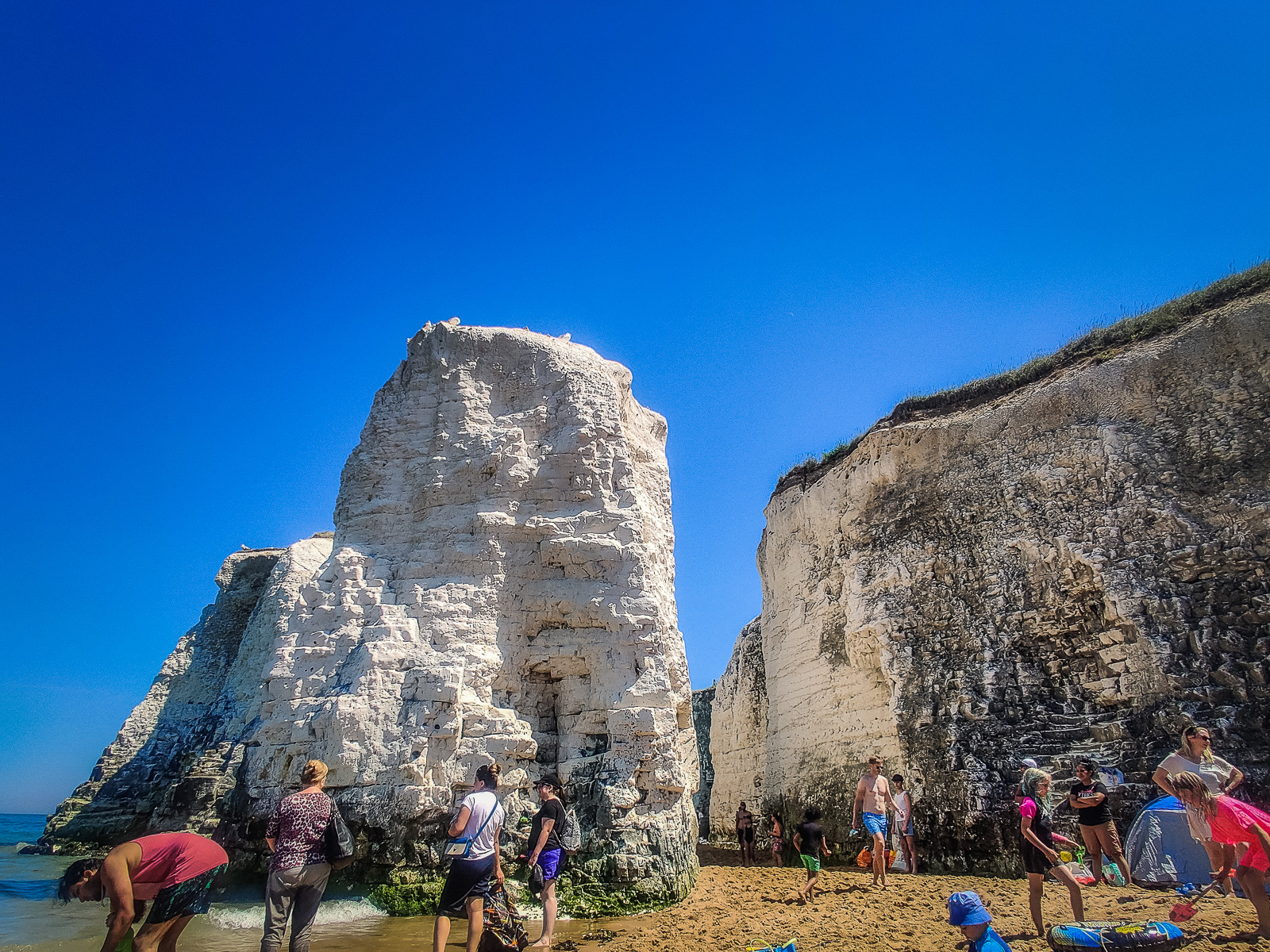 A parting between the cliffs at the beach