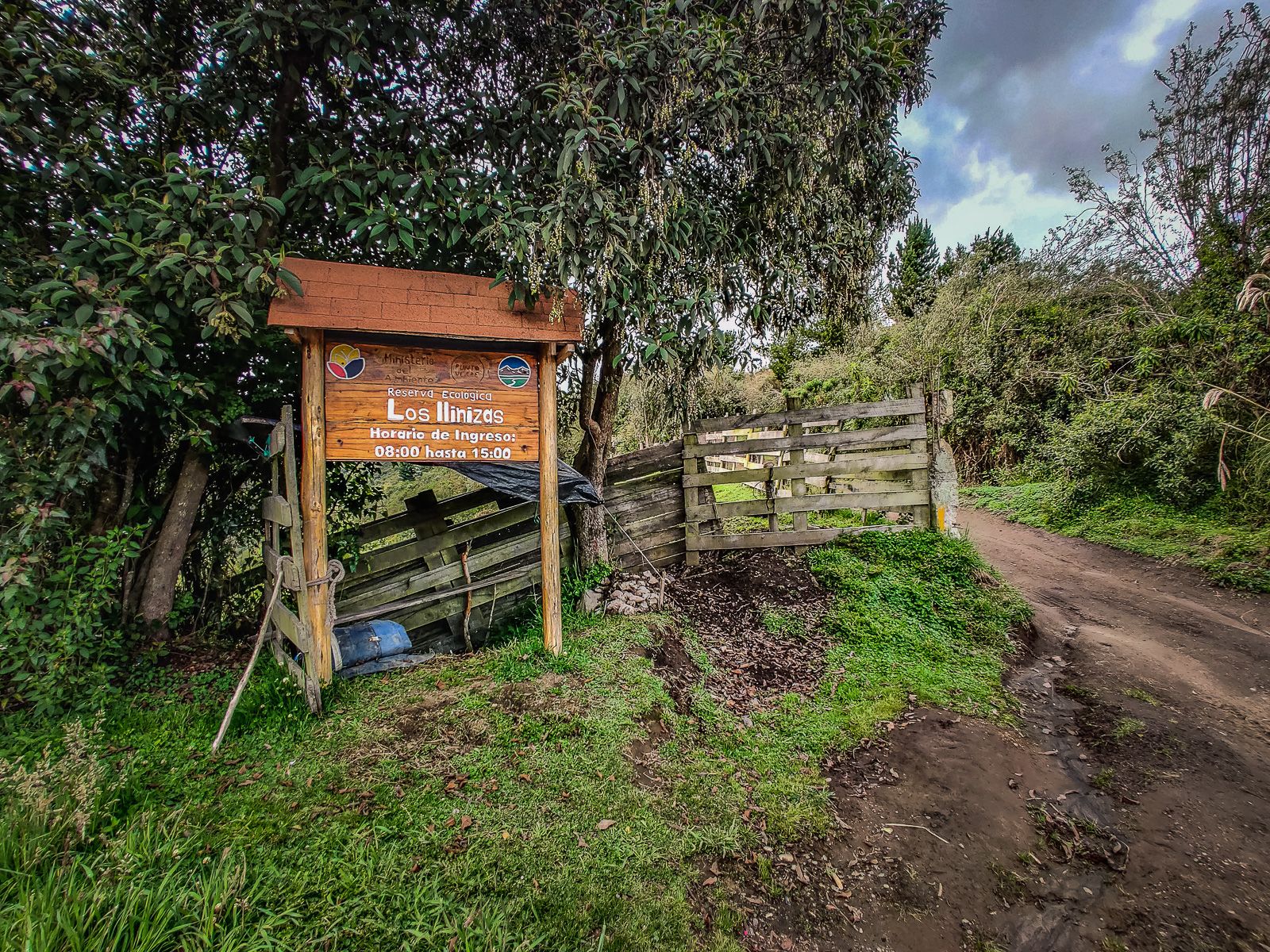 Welcome sign at the car park